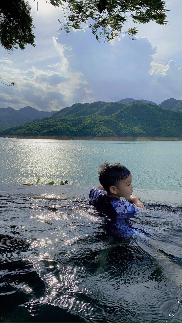 Infinity Pool Mai Chau Hideaway Lake Resort