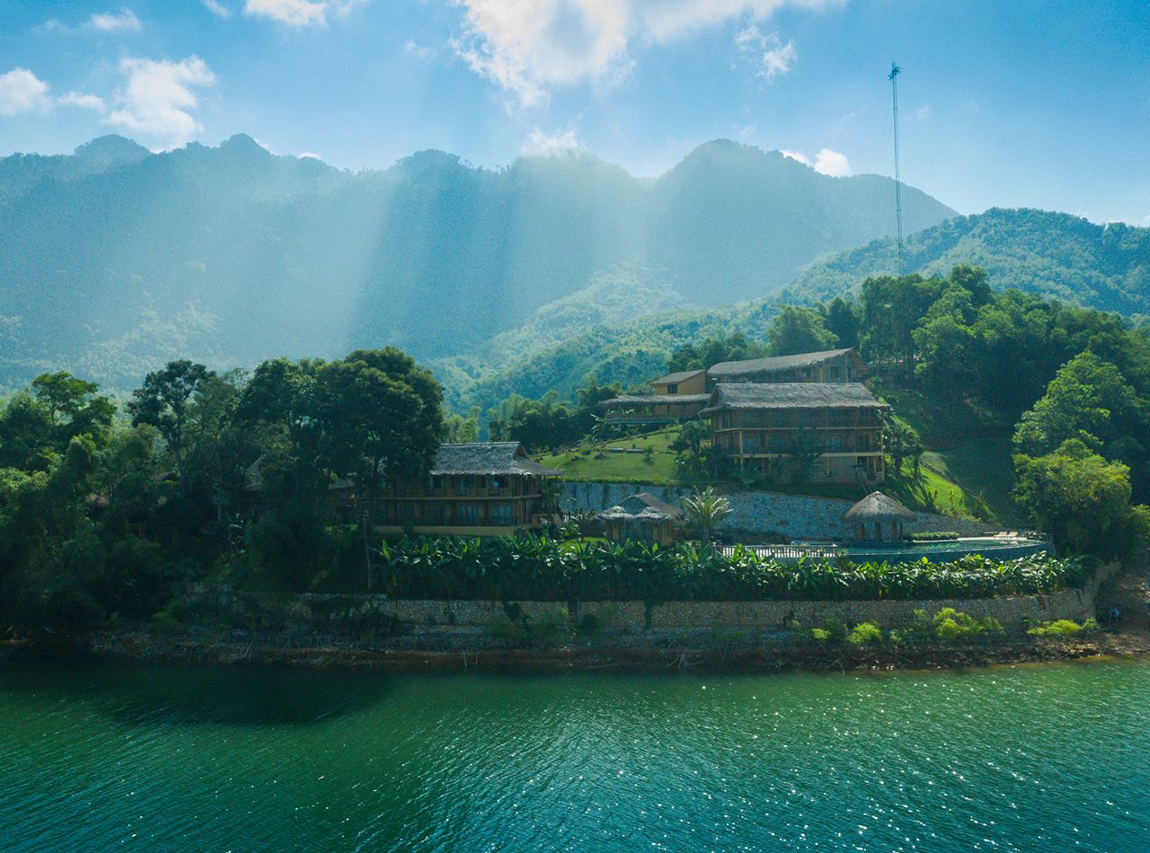 WELCOME HO QUANG HIEU AT MAI CHAU HIDEAWAY LAKE RESORT