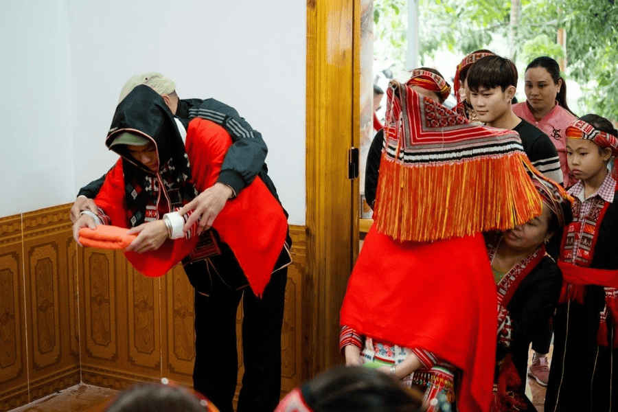 Khám phá văn hóa Tây Bắc qua đám cưới người Dao đậm đà bản sắc