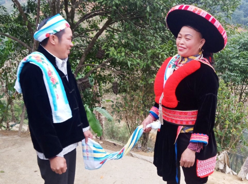 Khám phá phong tục ngủ thăm độc đáo của người dân tộc