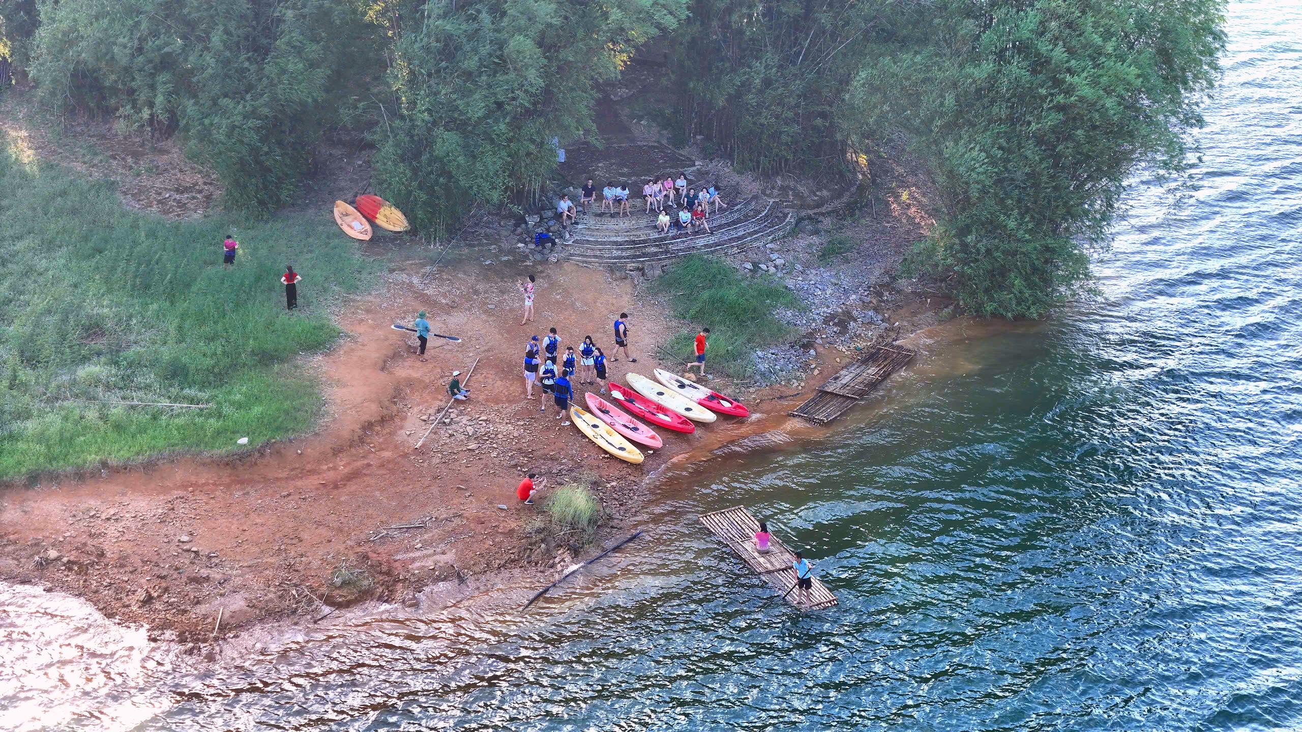 Kayaking on Hoa Binh Lake 