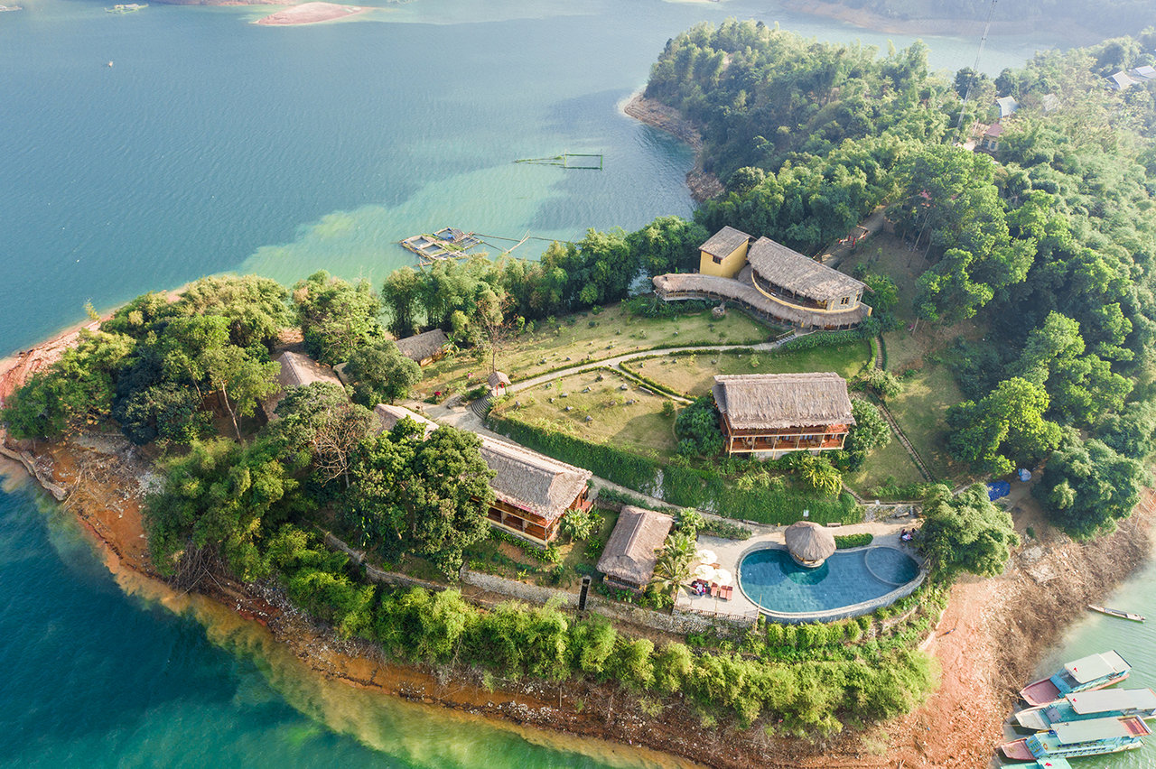 Lakeside retreat near Hoa Binh Lake after visiting Thac Bo Temple