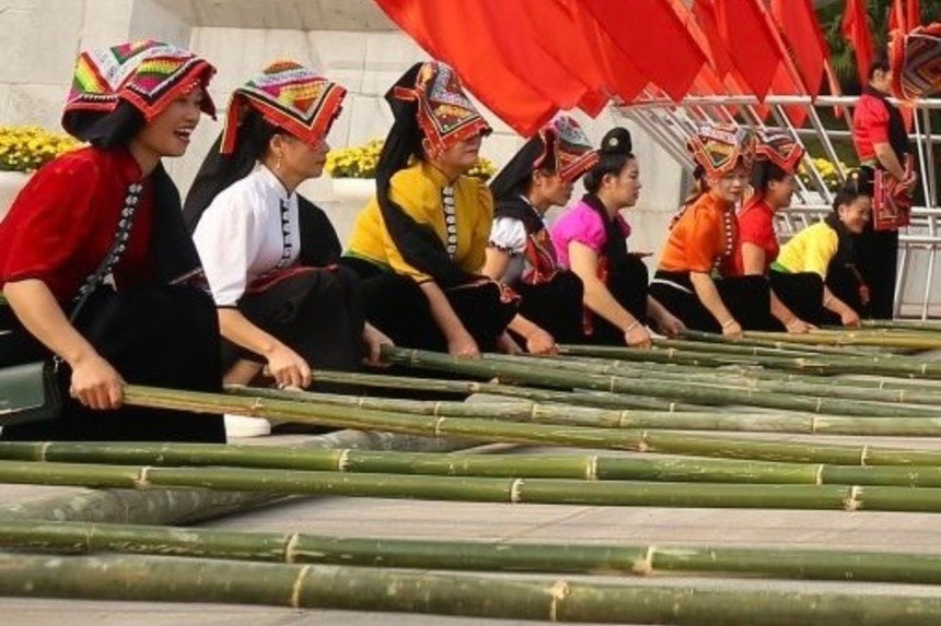 Equipment needed for the bamboo pole dance