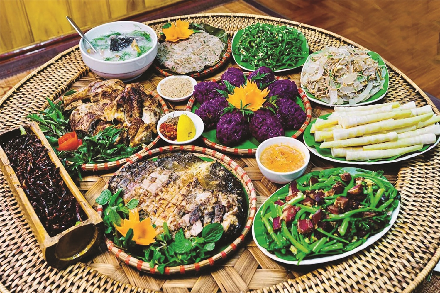 The delicious meal in Ban Lac stilt house