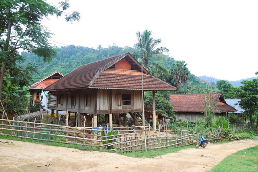 Stilt house still mantains many traditions when visitor come and stay (Source: Bao Lao Dong)