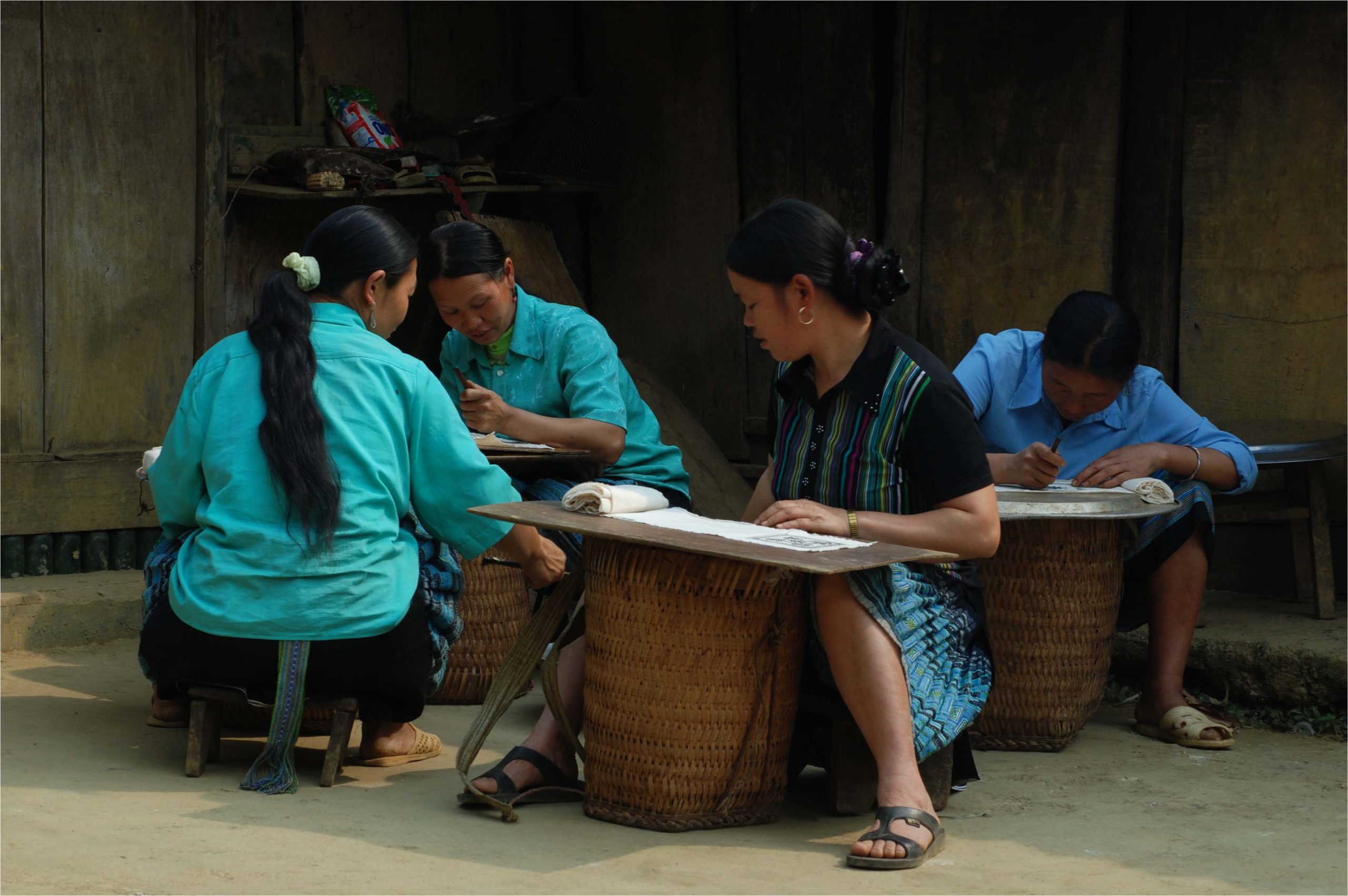 You can find Black Hmong and other Hmong groups in the northern Vietnam (Source: Craft Link)