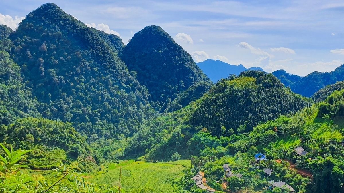 Panoramic mountain view of Son Ba Muoi highland in Pu Luong (Source: VNAT)