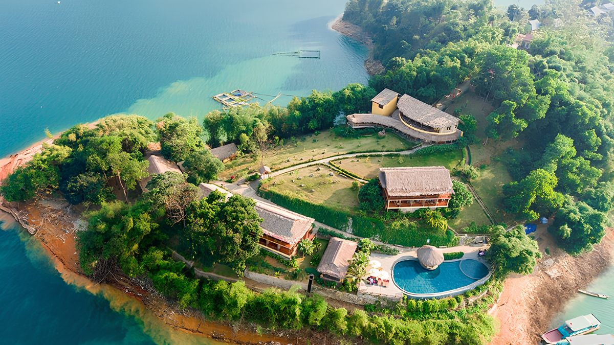 Mai Chau Hideaway - The only resort situated on a peninsula in the heart of Hoa Binh Lake