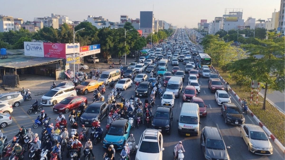 Avoid leaving Hanoi during peak travel hours (Source: VnExpress)