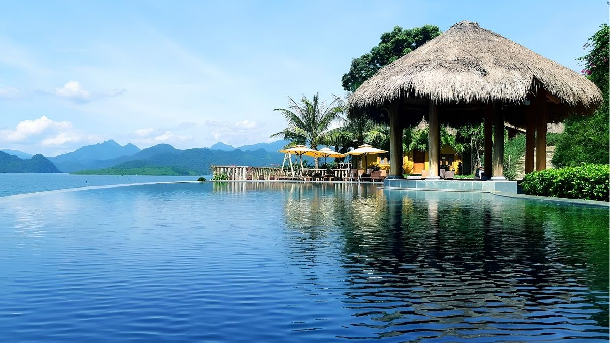 Infinity pool with a view of Hoa Binh Lake