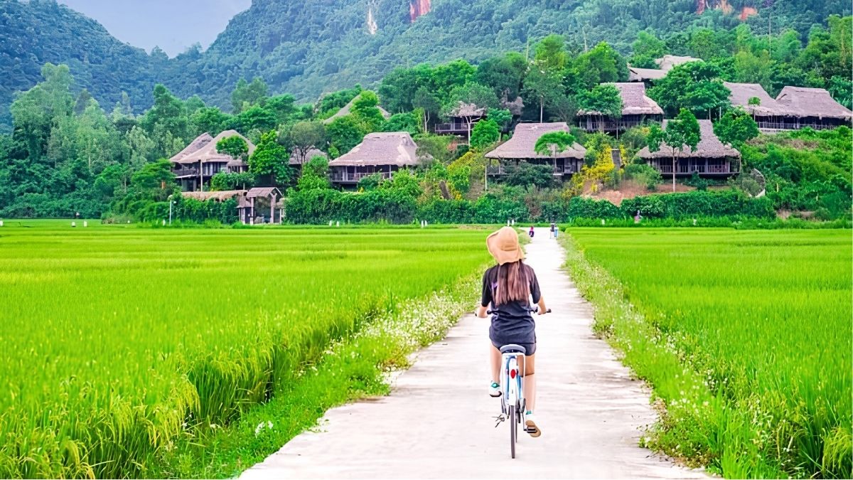 A leisurely bike ride to visit local villages and Go Lao Waterfall (Source: Vietnam Financial Times)