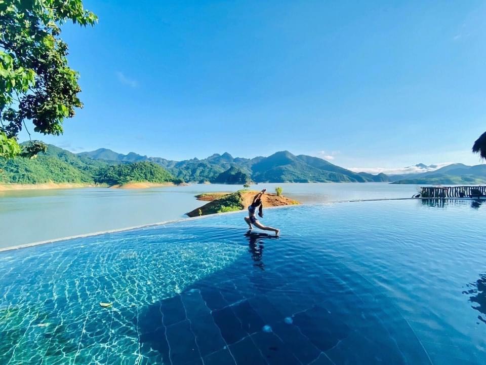 Infinity pool at Mai Chau Hideaway Lake Resort