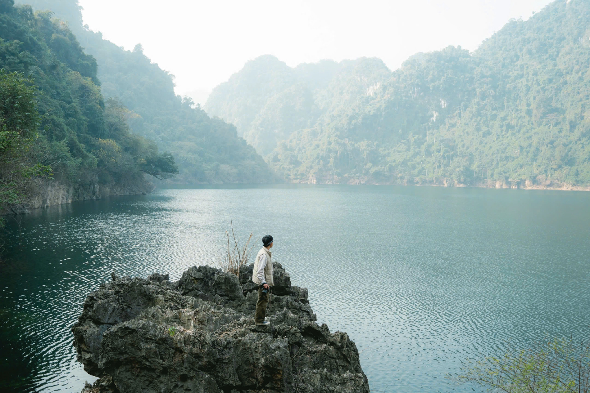 The graph illustrates the color change of Mat Ngoc Lake (Source: Collected) The graph illustrates the color change of Mat Ngoc Lake (Source: Collected)