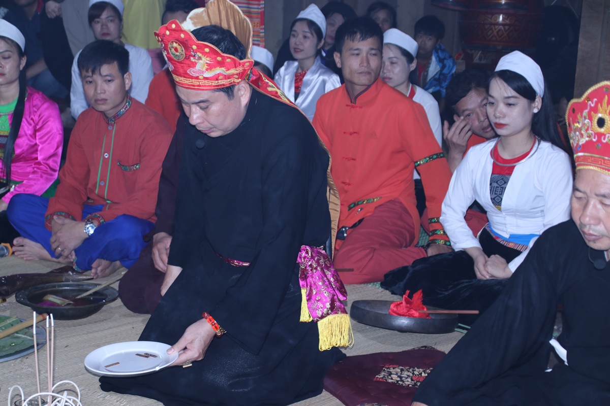 Mo ma rituals serve to recount the life journey of the deceased and guide their soul to ancestors