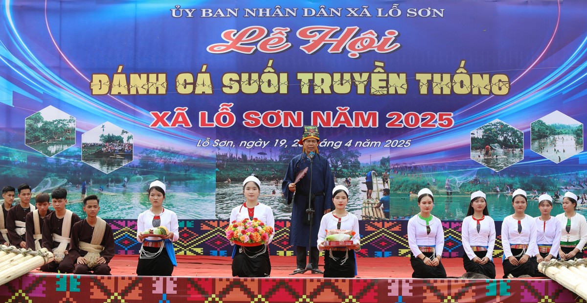 Regional cultural events like the Lo Son Fishing Festival integrate gong music into community celebrations