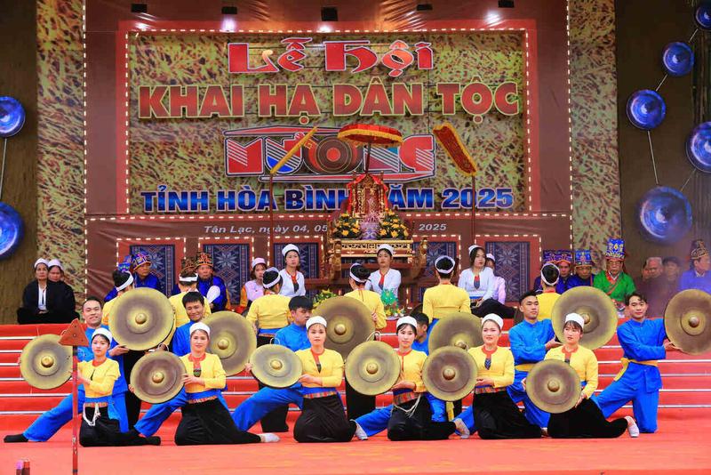 Gong performances during the Khai Ha Festival mark the beginning of the spring agricultural season