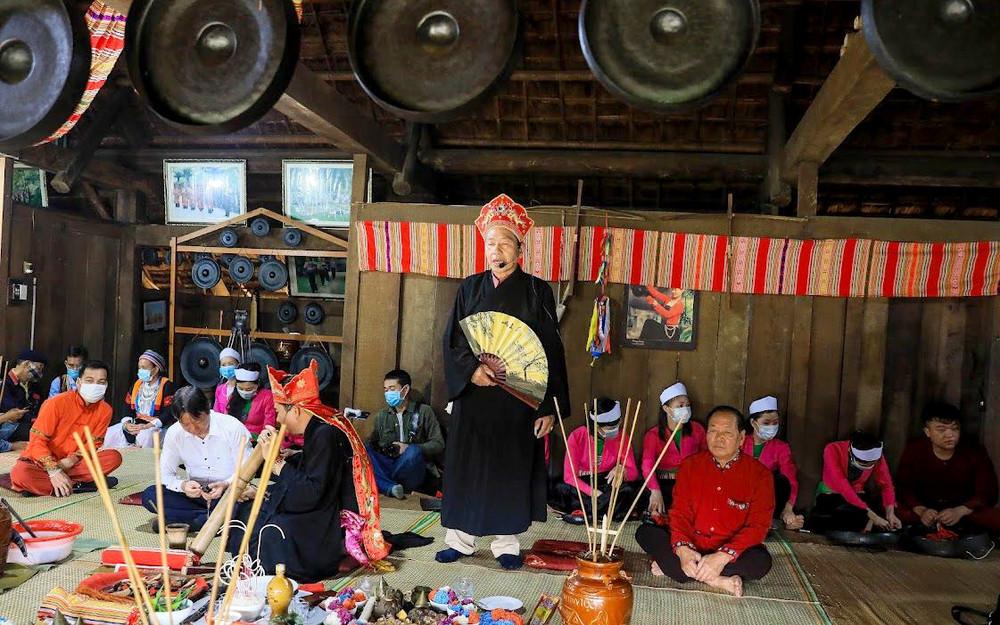 A traditional ritual inside a stilt house highlighting the cultural reverence for Muong gongs