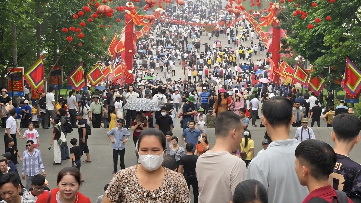 Best time to visit: March-April and September-November for cooler, more comfortable weather (Source: Bao Thanh Nien)