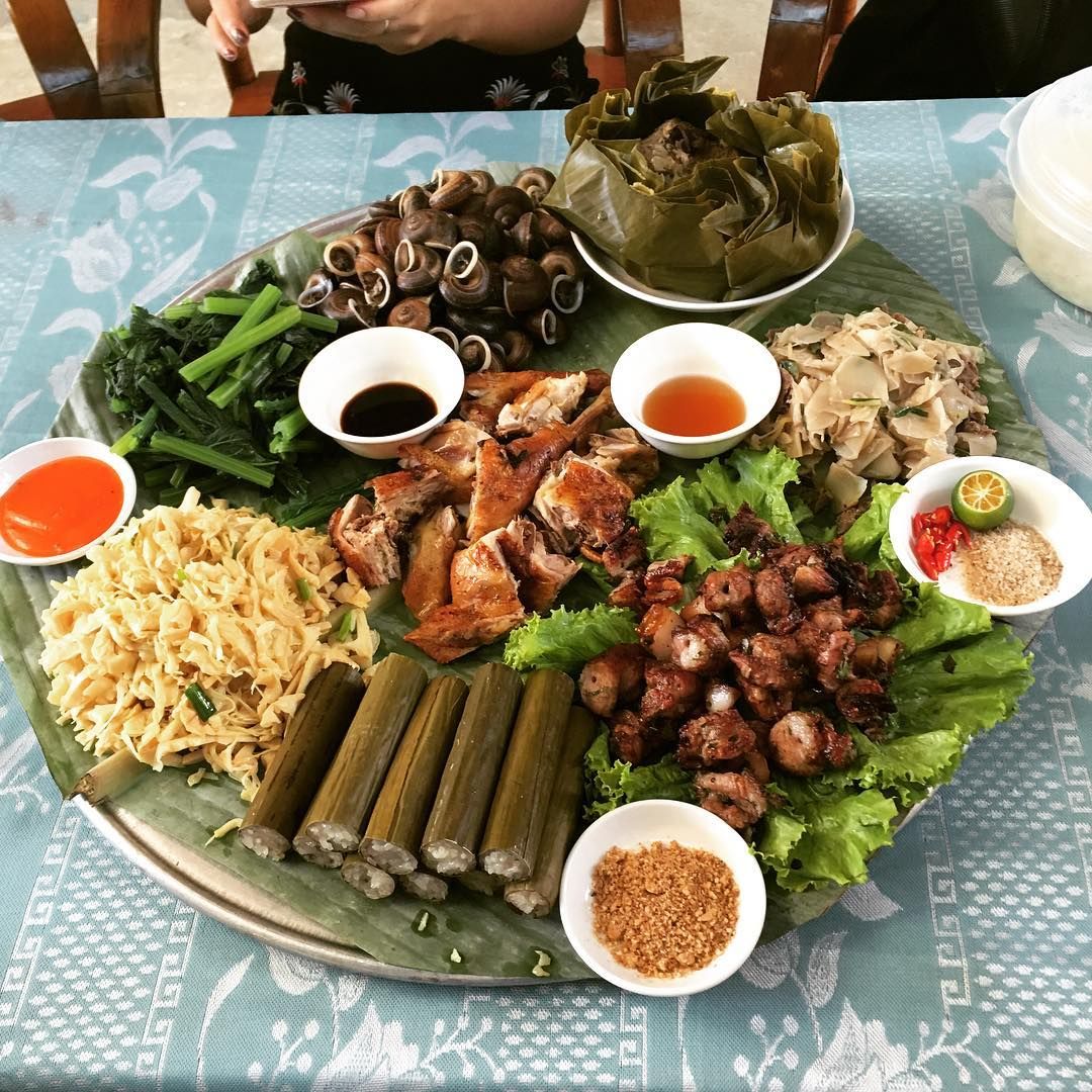 Grilled fish and free-range chicken cooked on board a Hoa Binh Lake boat