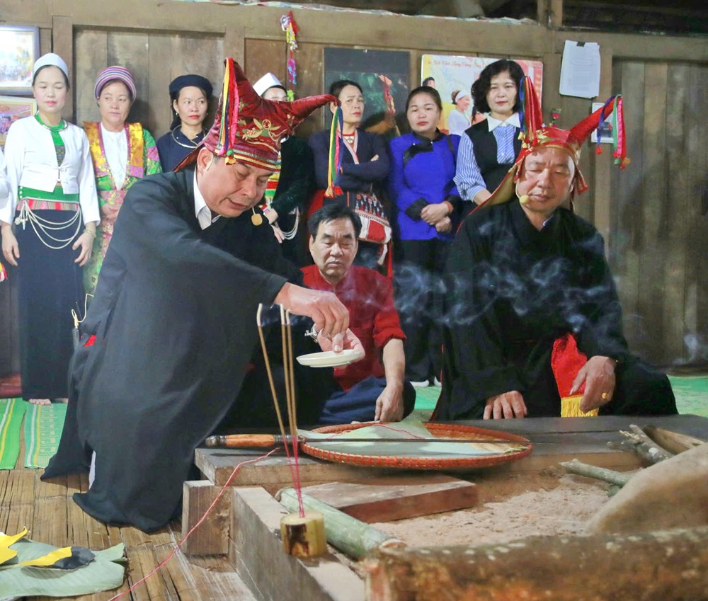 Lam via is a unique cultural activity of the Muong (Source: Bao Van Hoa) Lam via is a unique cultural activity of the Muong (Source: Bao Van Hoa)