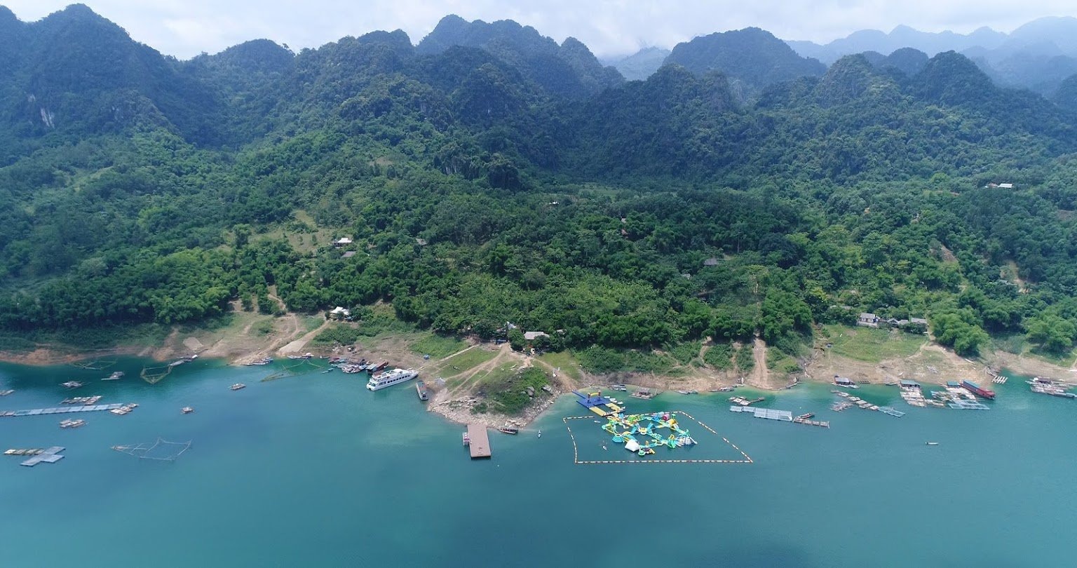 Thung Nai port on Hoa Binh Lake with tourist boats and limestone islands (Source: Collected)