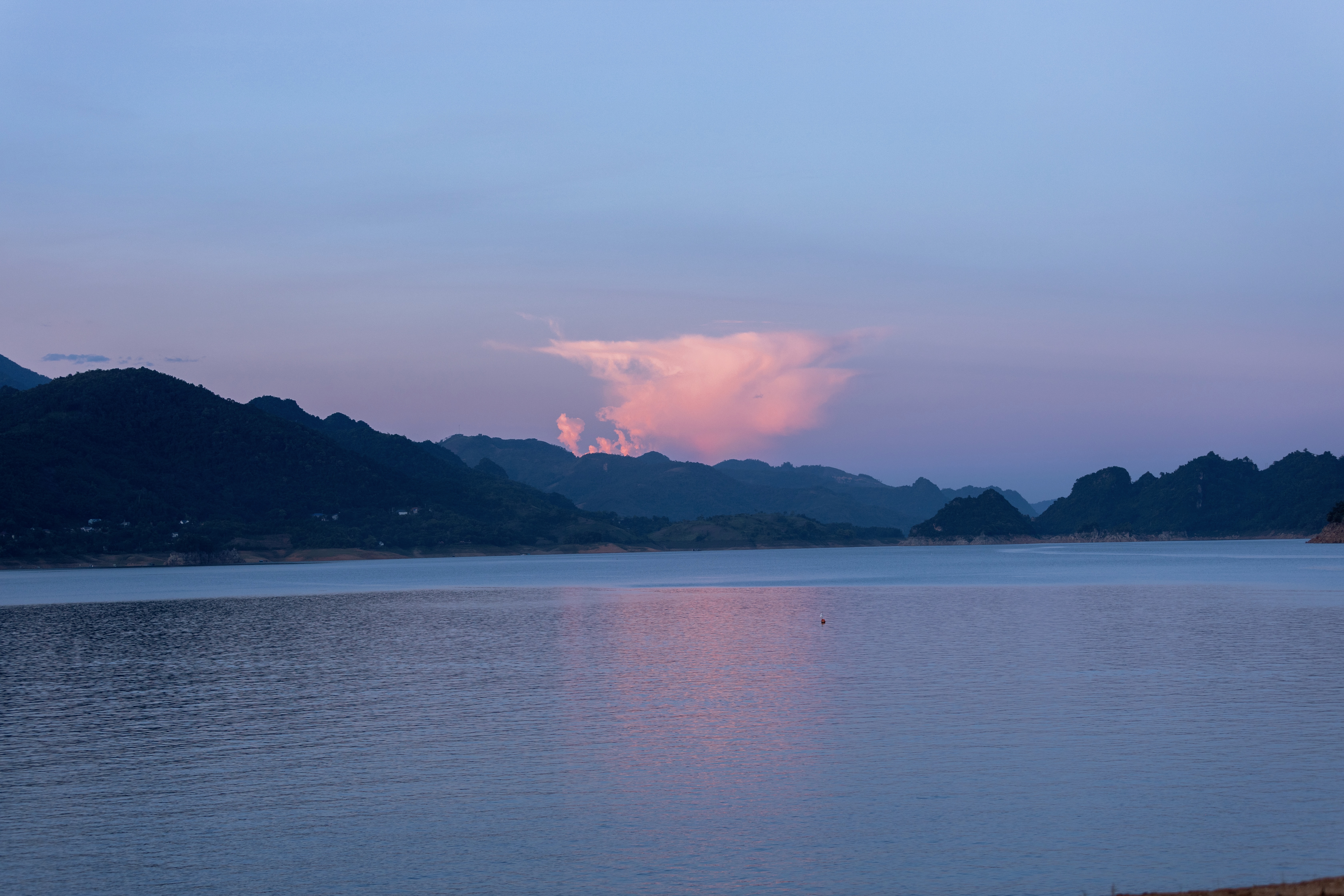 Sunrise on Hoa Binh Lake 