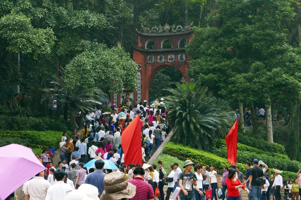 Chinh phục núi Nghĩa Lĩnh Chinh phục núi Nghĩa Lĩnh