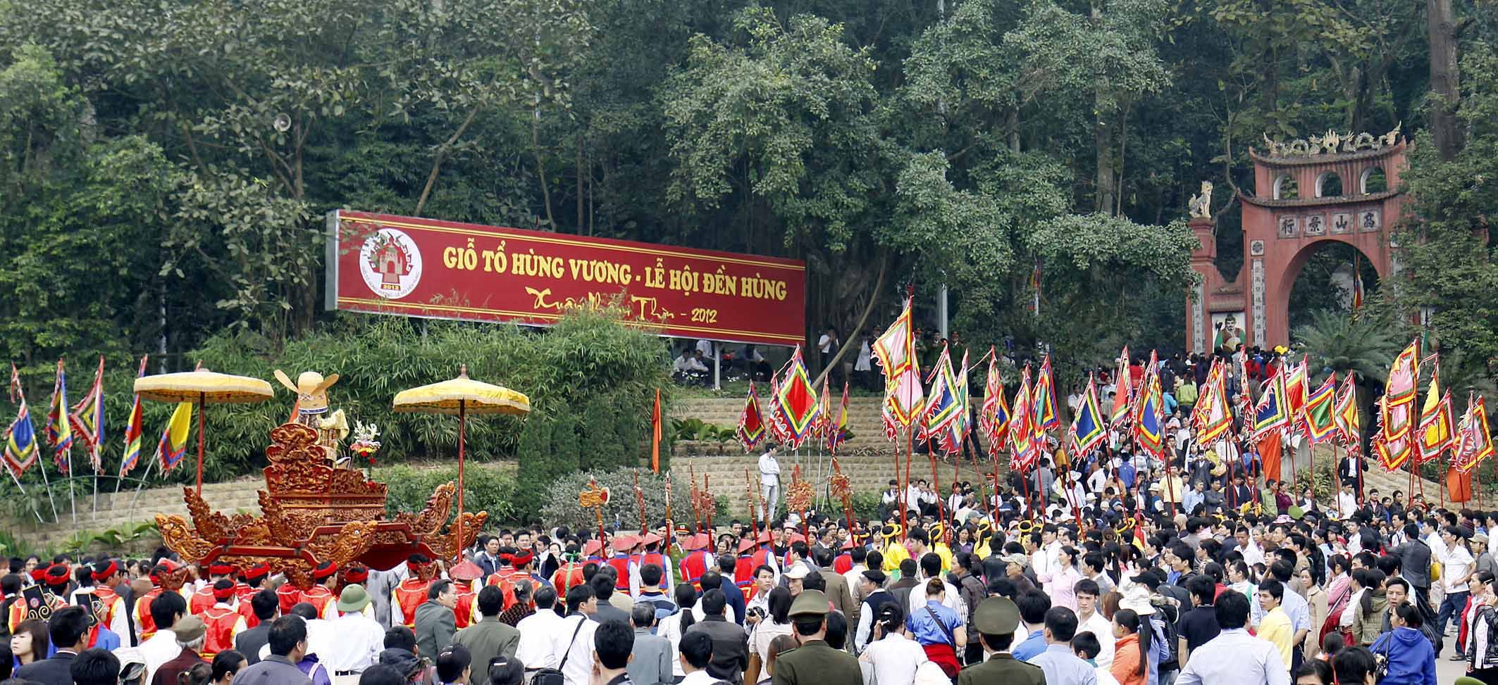 Những kinh nghiệm khi tham gia lễ hội Đền Hùng (Nguồn: Báo Phú Thọ) Những kinh nghiệm khi tham gia lễ hội Đền Hùng (Nguồn: Báo Phú Thọ)