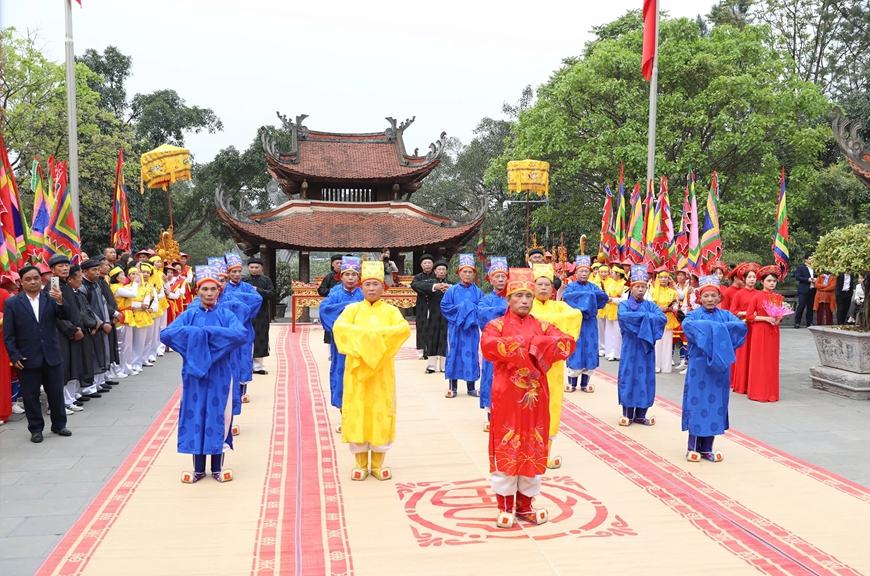 Lễ tưởng niệm lạc Long Quân và Âu Cơ (Nguồn: Báo Quân Đội Nhân Dân) Lễ tưởng niệm lạc Long Quân và Âu Cơ (Nguồn: Báo Quân Đội Nhân Dân)