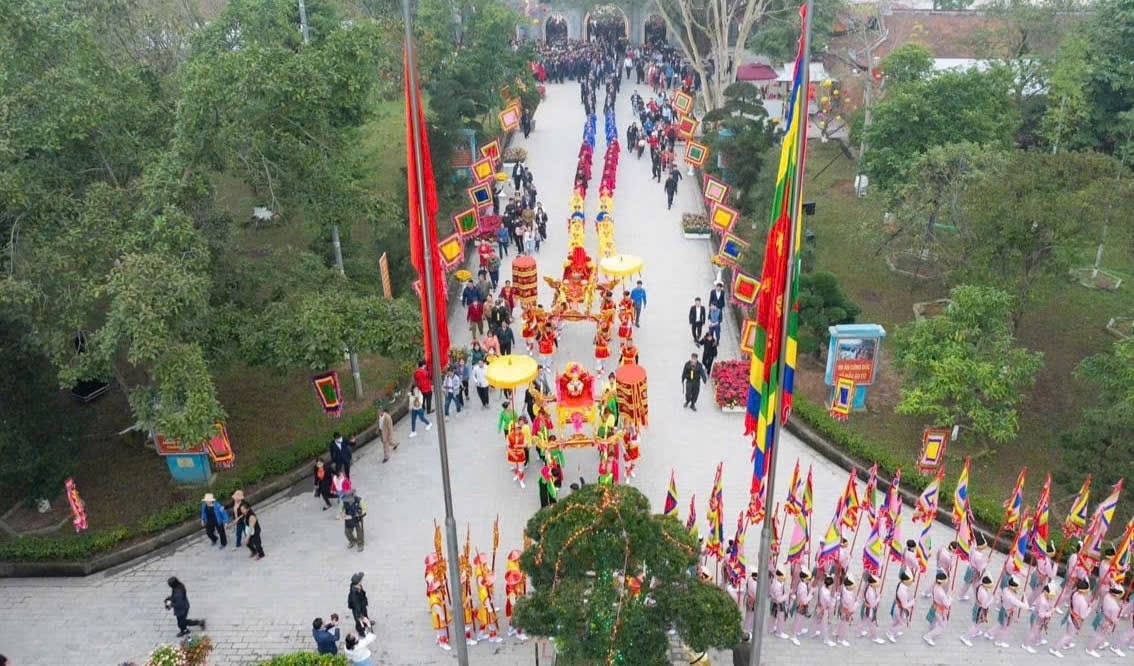 Kinh nghiệm tham dự lễ hội Đền Mẫu Âu Cơ Kinh nghiệm tham dự lễ hội Đền Mẫu Âu Cơ