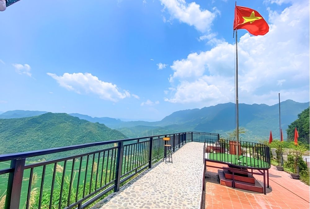 Cột cờ Mai Châu - biểu tượng độc đáo của vùng Tây Bắc (Nguồn: Báo Thanh Niên)