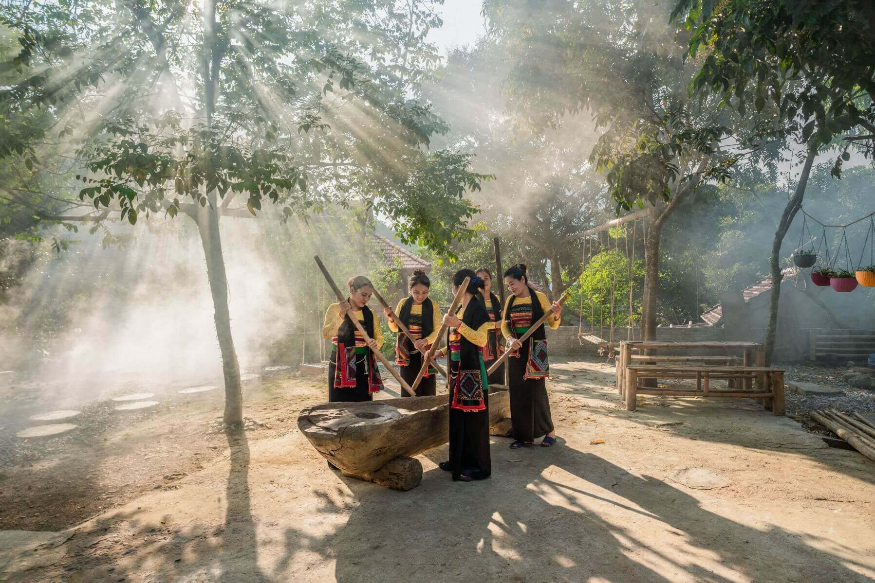 Những trải nghiệm văn hóa người Thái ở Bản Bút không nên bỏ lỡ