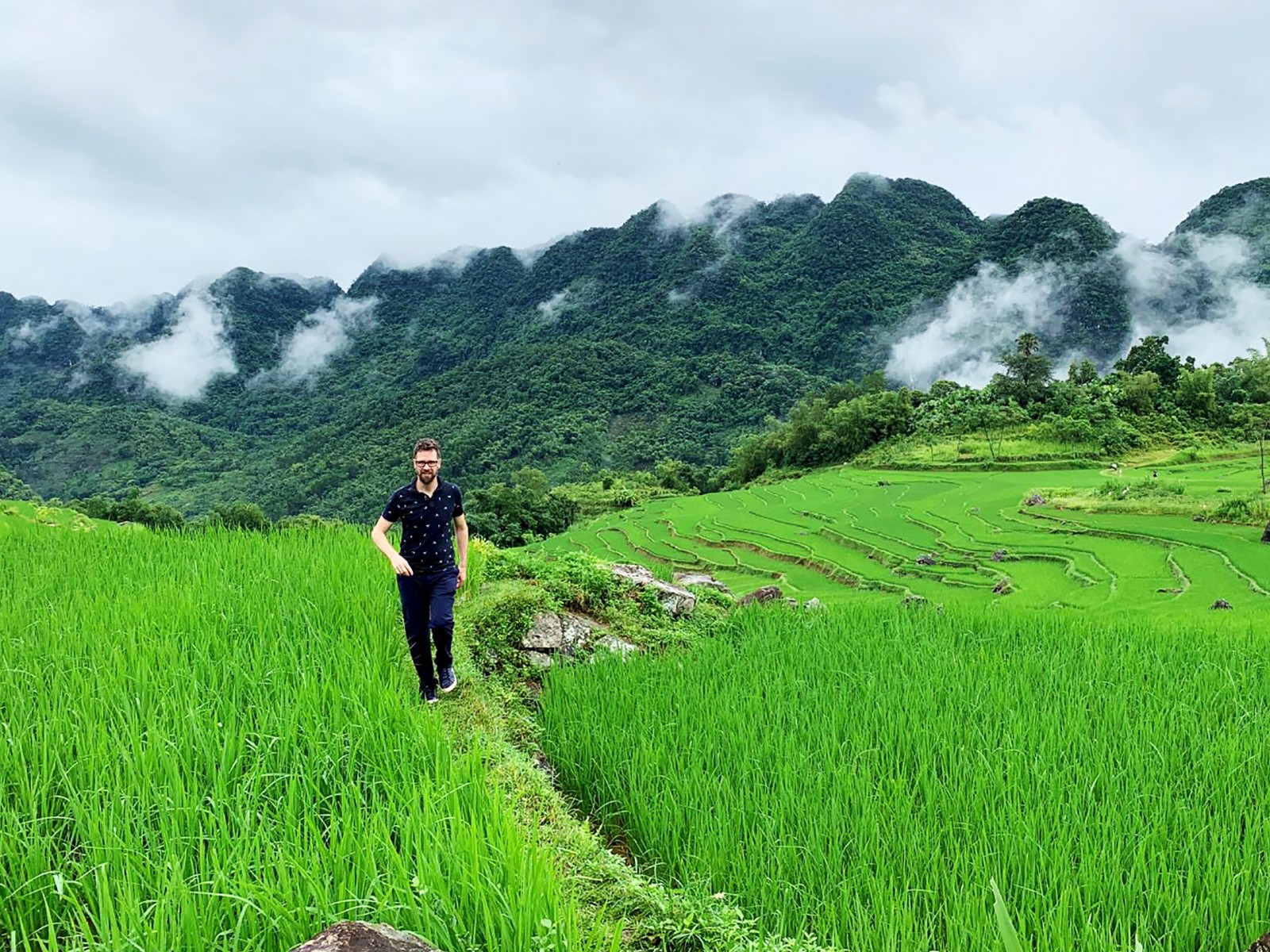 Đi bộ khám phá Bản Kén Pù Luông mang đến góc nhìn chân thực về cảnh quan thanh bình và đời sống sinh hoạt của cộng đồng người Thái (Nguồn: Tổng Cục Du Lịch) 