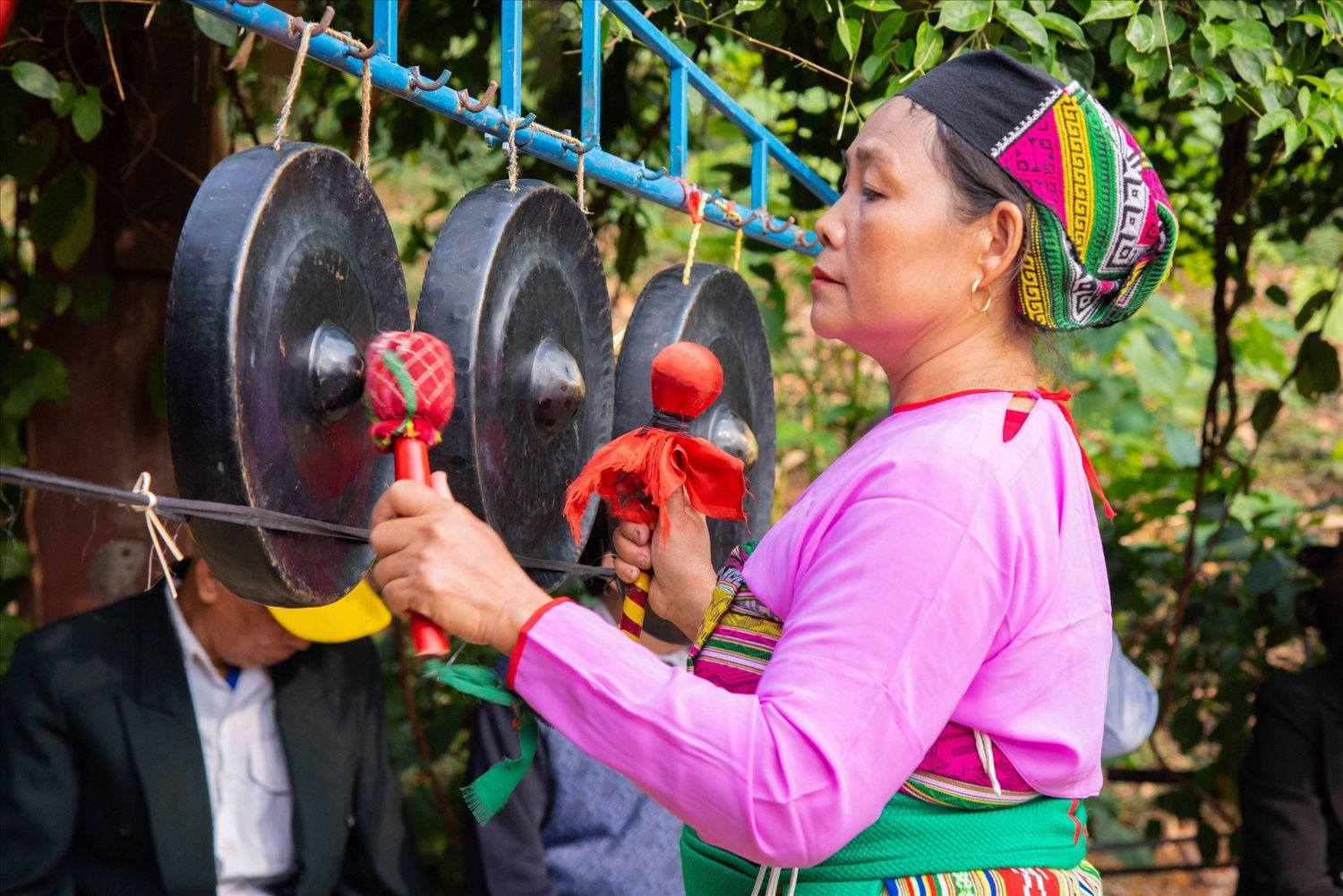 Tiếng chiêng trong lễ đặt tên - Đánh dấu một sinh mệnh mới