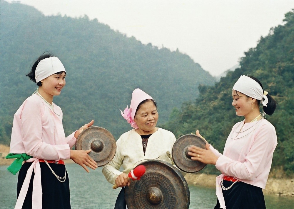 Lắng nghe tiếng chiêng giữ núi rừng Hòa Bình