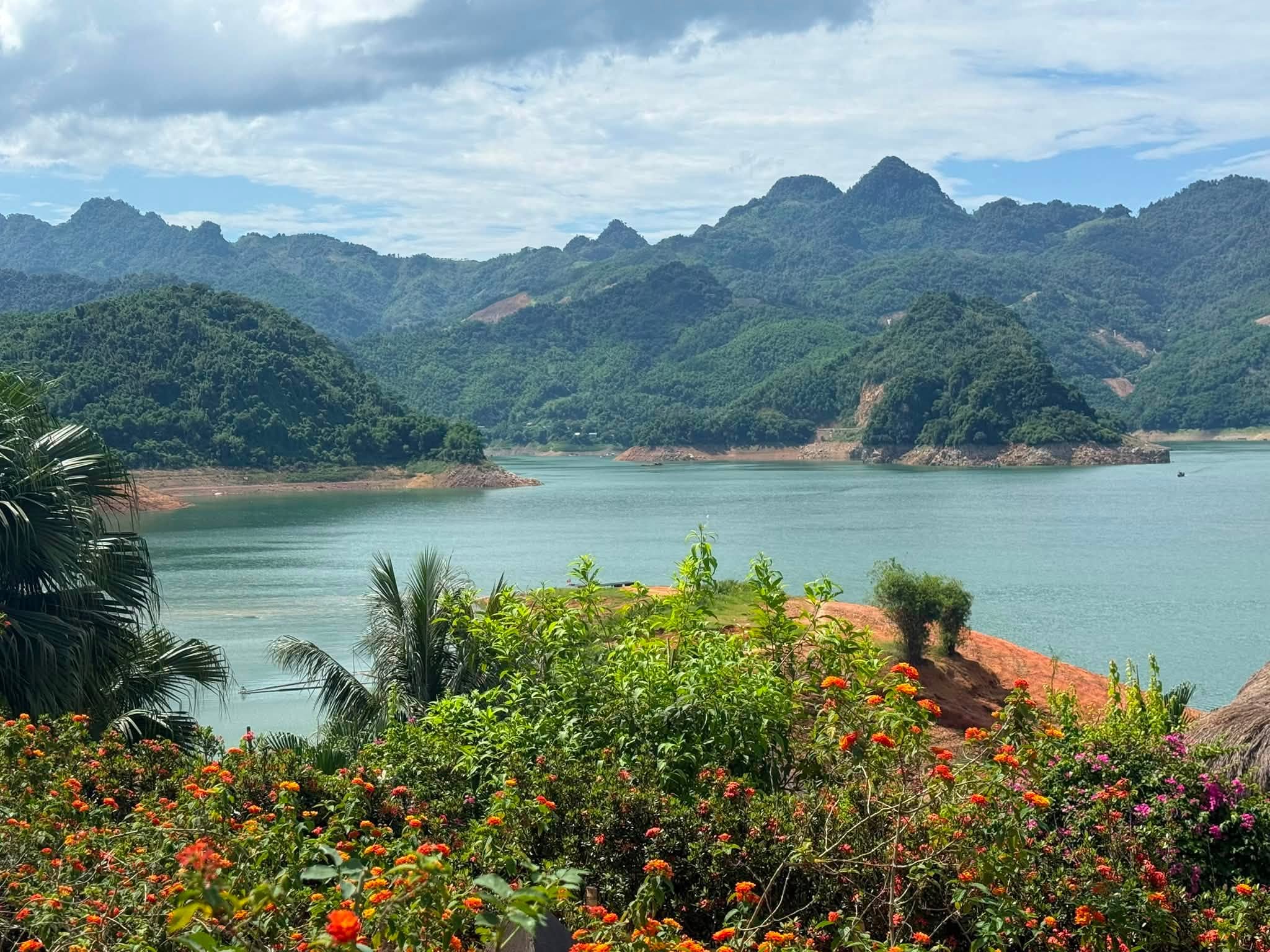 Mai Châu Hideaway Lake Resort