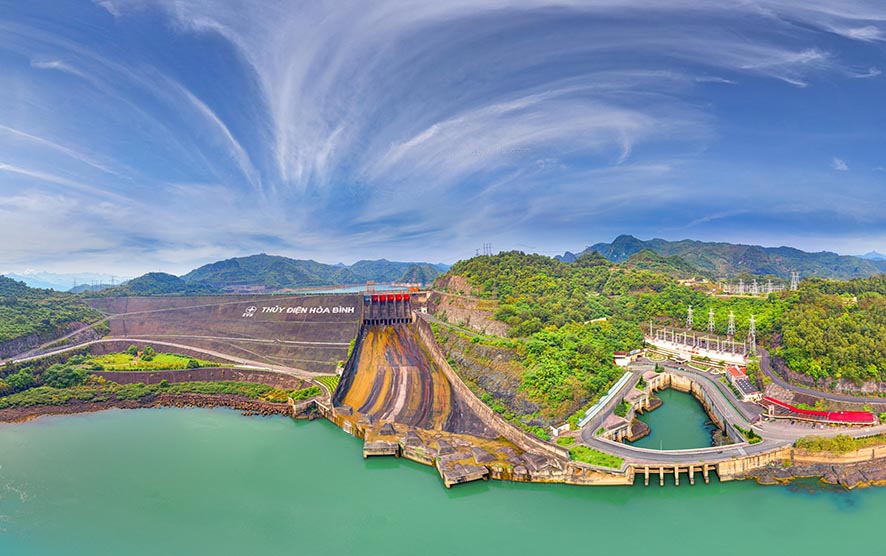 Tham quan nhà máy thủy điện 