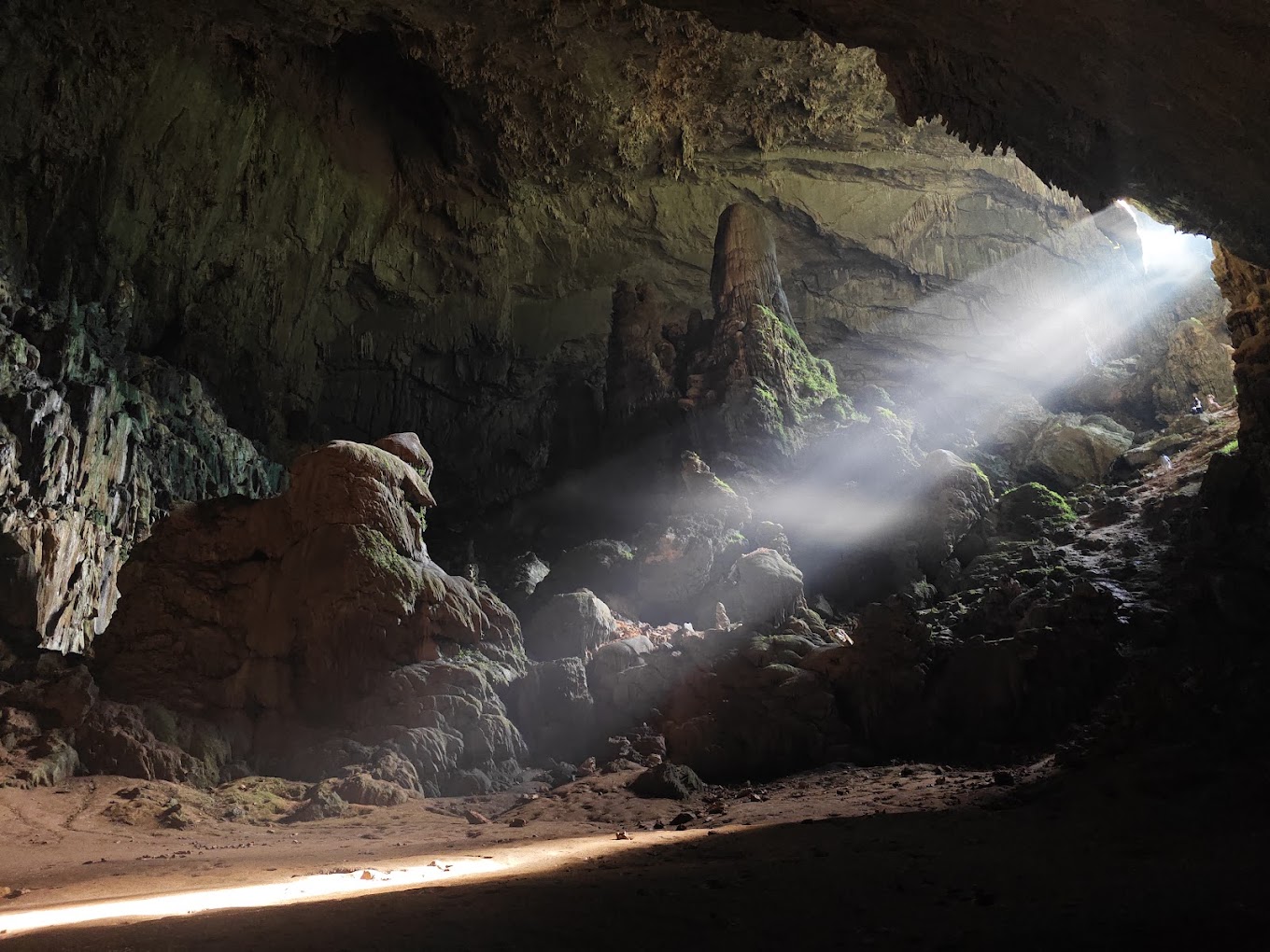 Kho Muong Bat Cave remains closed to visitors while authorities assess falling-rock hazards inside