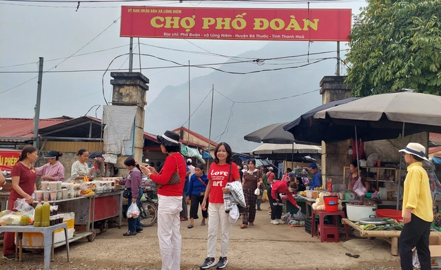 Chợ Phố Đoàn Pù Luông Thanh Hóa (Nguồn: Báo Người lao động) Chợ Phố Đoàn Pù Luông Thanh Hóa (Nguồn: Báo Người lao động)