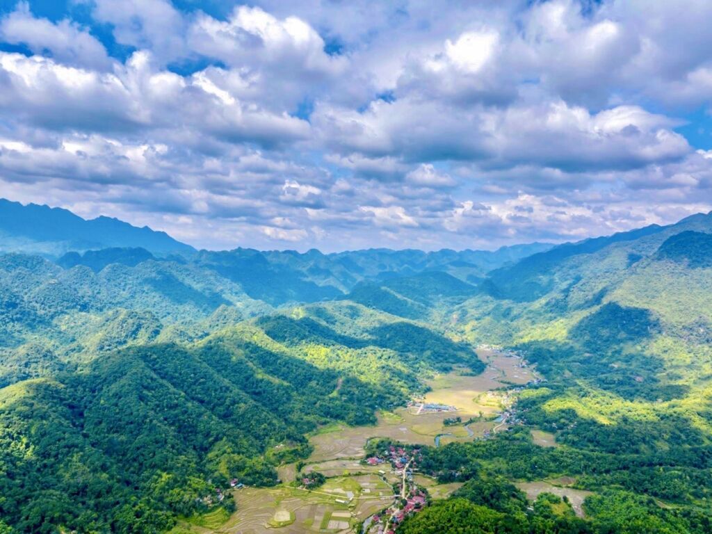 Cung Kho Mường, đỉnh Pù Luông Cung Kho Mường, đỉnh Pù Luông