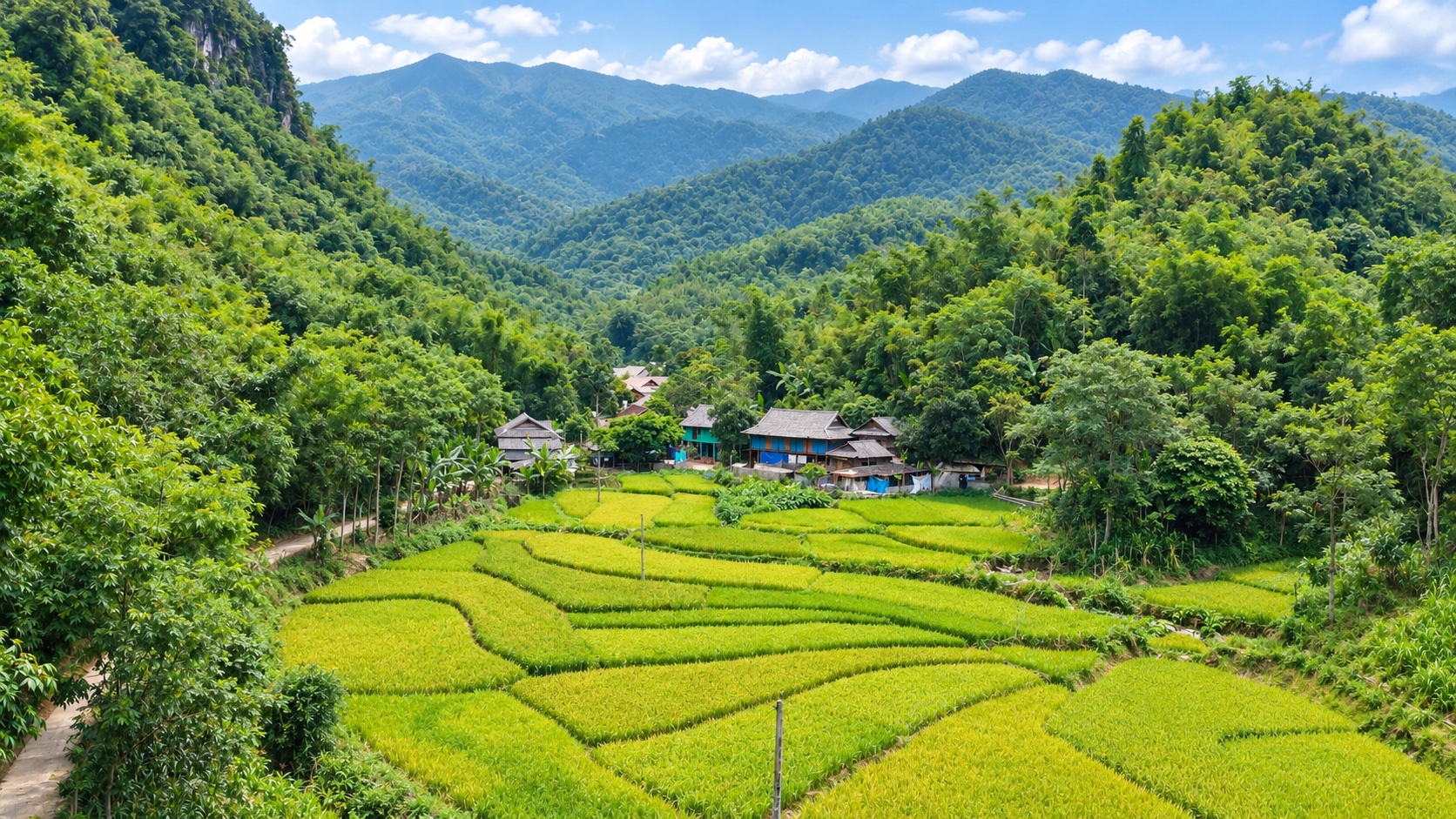 Khung cảnh đồng ruộng mộc mạc hòa cùng núi rừng xanh mướt bao quanh Xóm Bâng Khung cảnh đồng ruộng mộc mạc hòa cùng núi rừng xanh mướt bao quanh Xóm Bâng
