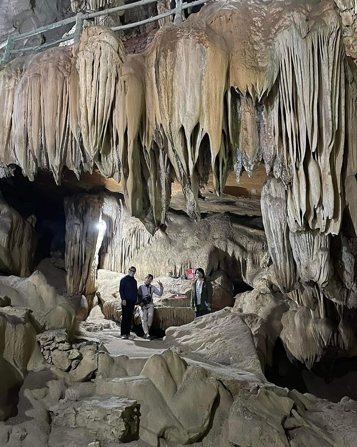 Du khách có thể khám phá các hang động bên trong khu quần thể du lịch tâm linh Chùa Tiên - Đầm Đa (nguồn: lữ hành việt nam)