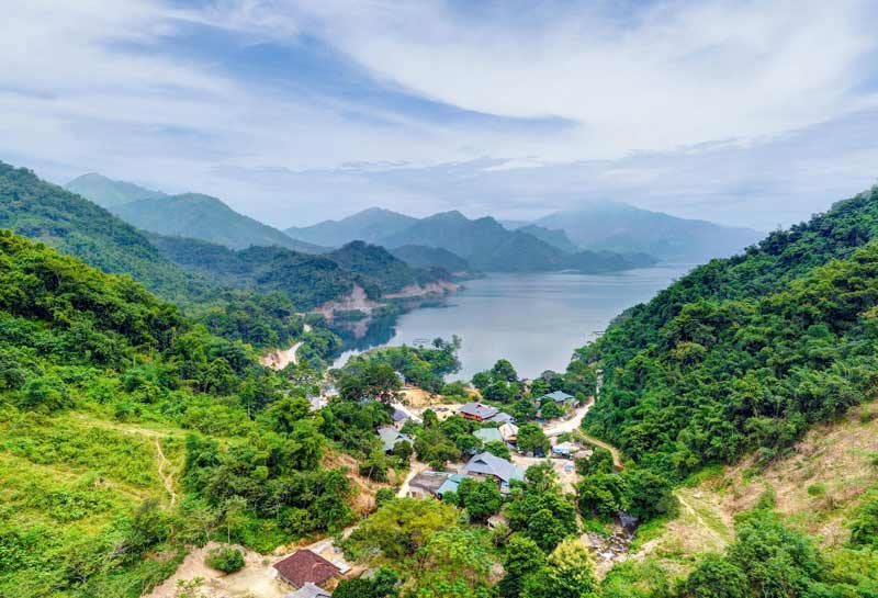 The journey to Da Bac passes through mountain roads and rural lake scenery (Source: MIA) The journey to Da Bac passes through mountain roads and rural lake scenery (Source: MIA)