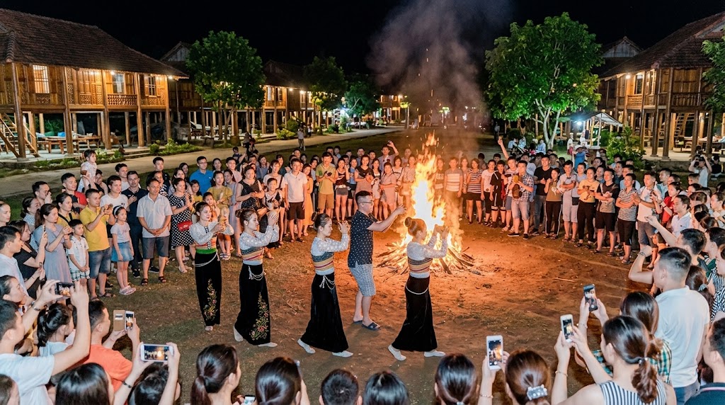 Traditional dance in Mai Chau (Source: Collected)