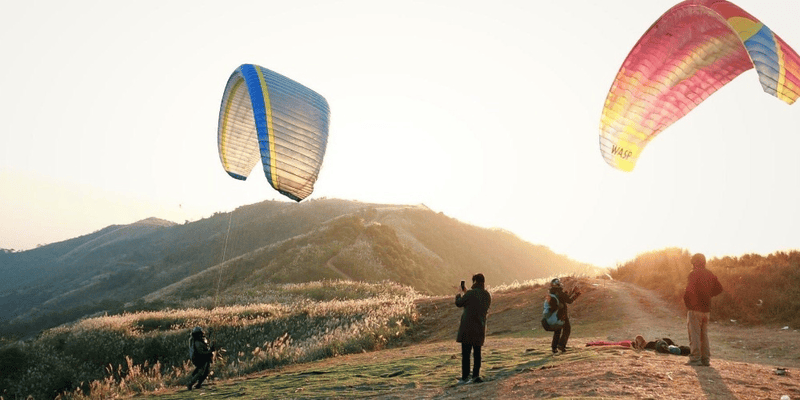 Bay dù lượn đồi Bù vào buổi chiều muộn là bạn sẽ được chiêm ngưỡng khoảnh khắc này! (Nguồn: Xanh SM)