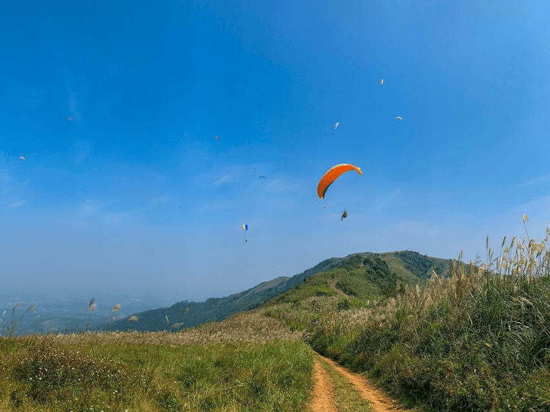 Giá bay dù lượn đồi Bù (Nguồn: Travelink)