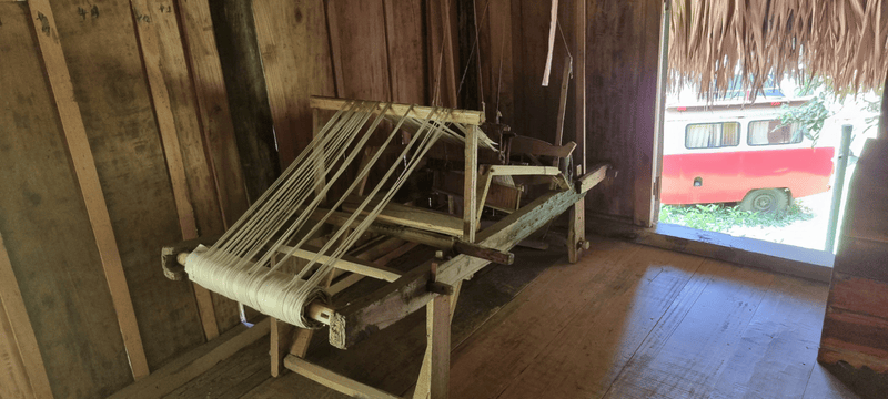 Quay sợi của người Mường Quay sợi của người Mường