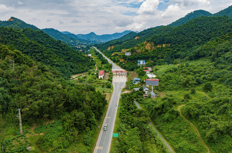 Tuyến cao tốc Hòa Lạc – Hòa Bình (Nguồn: Báo Tiền Phong)