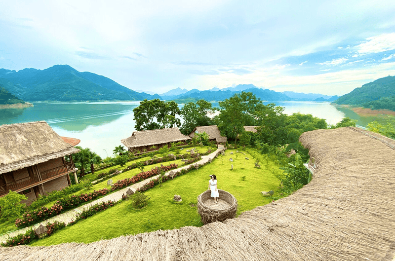 Mai Chau Hideaway Lake Resort cung cấp xe đưa đón giúp du khách dễ dàng di chuyển từ Hà Nội đến khu vực Mai Châu và Lũng Vân Mai Chau Hideaway Lake Resort cung cấp xe đưa đón giúp du khách dễ dàng di chuyển từ Hà Nội đến khu vực Mai Châu và Lũng Vân