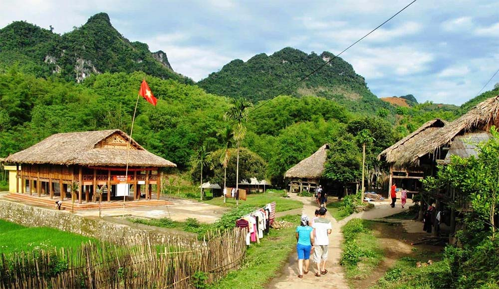 Bản Pom Coọng (nguồn: Xanh SM) Bản Pom Coọng (nguồn: Xanh SM)